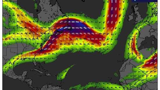 Uma tempestade poderosa atingirá. O vento ultrapassará 170 km/h. Uma enorme corrente de jato atrairá um ciclone.